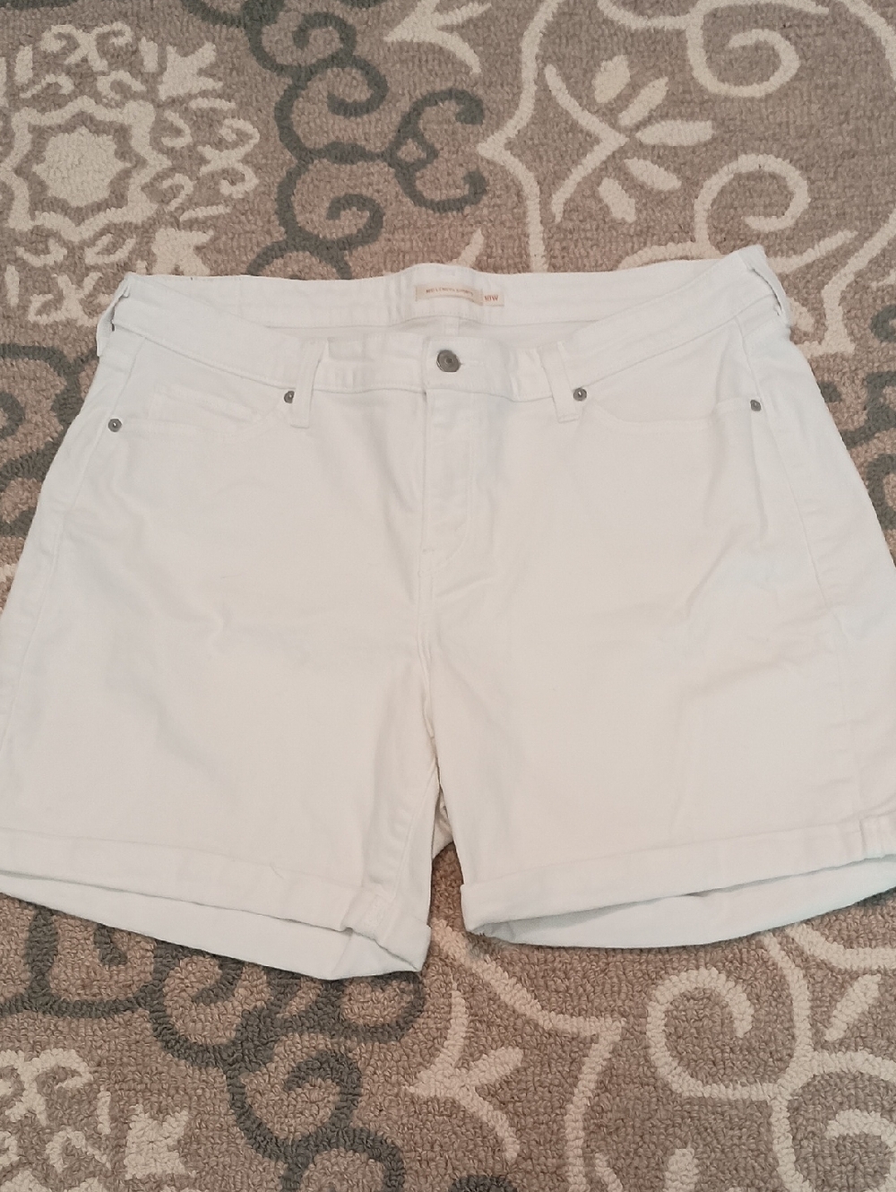 Levi's White Shorts - Classic Casual Fit